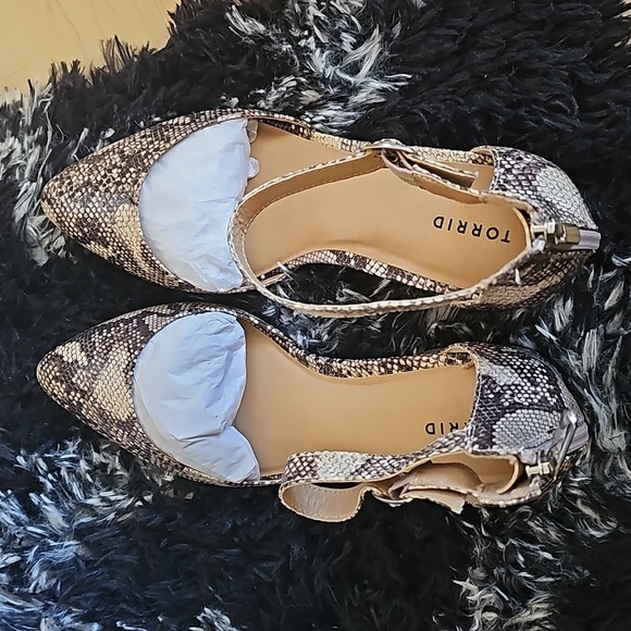 New NIB Snake Print Loafers - Picture 1 of 3